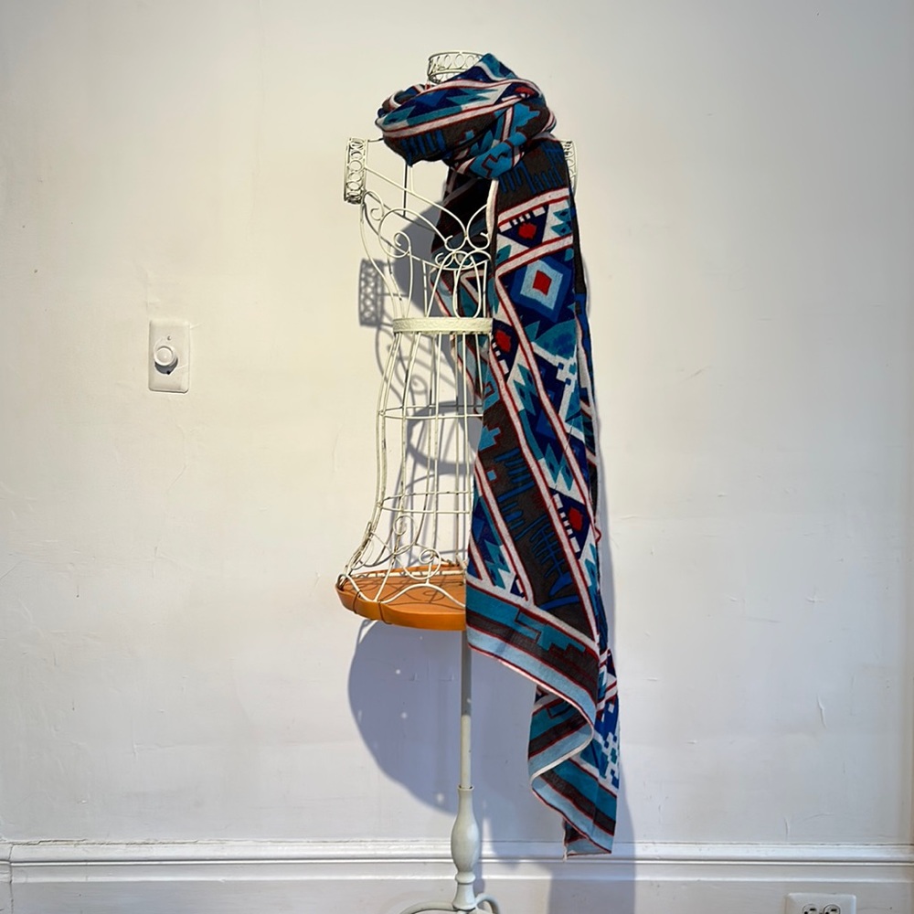 Huge wrap scarf with Navajo print